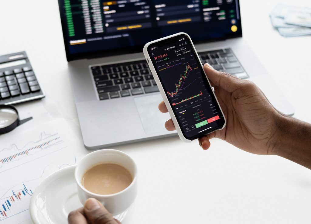 Benefits Of Investing In Stocks And Shares